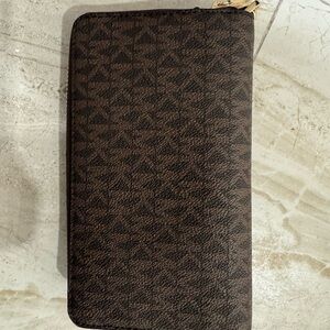 Michael Kors Wristlet